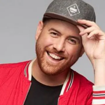 Fluor Tomi, magyar rapper, médiaszemélyiség