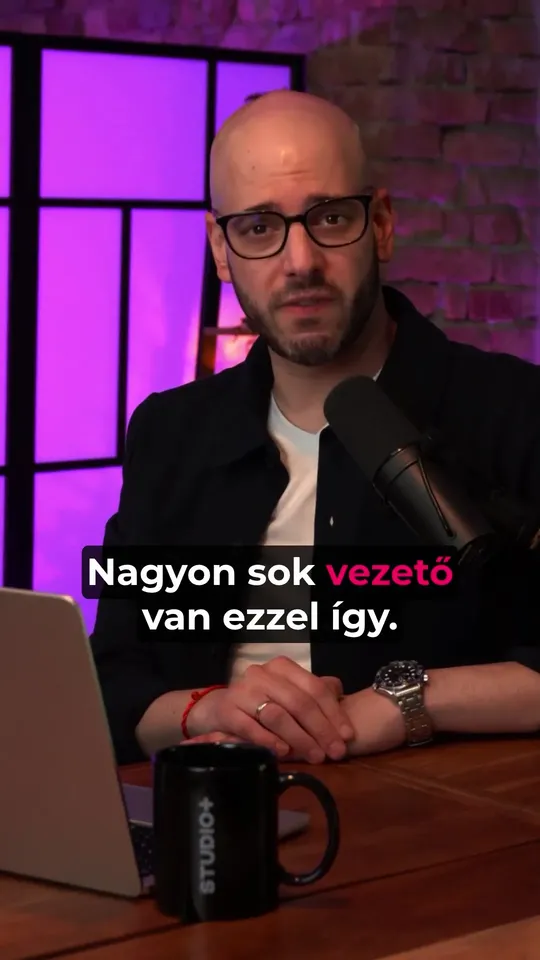 TikTok videó borítója: Simon Zoltán a STUDIO+ stúdióban